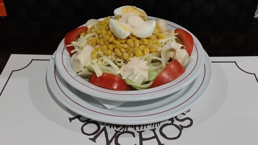 Restaurante Poncho's plato con huevos y verduras